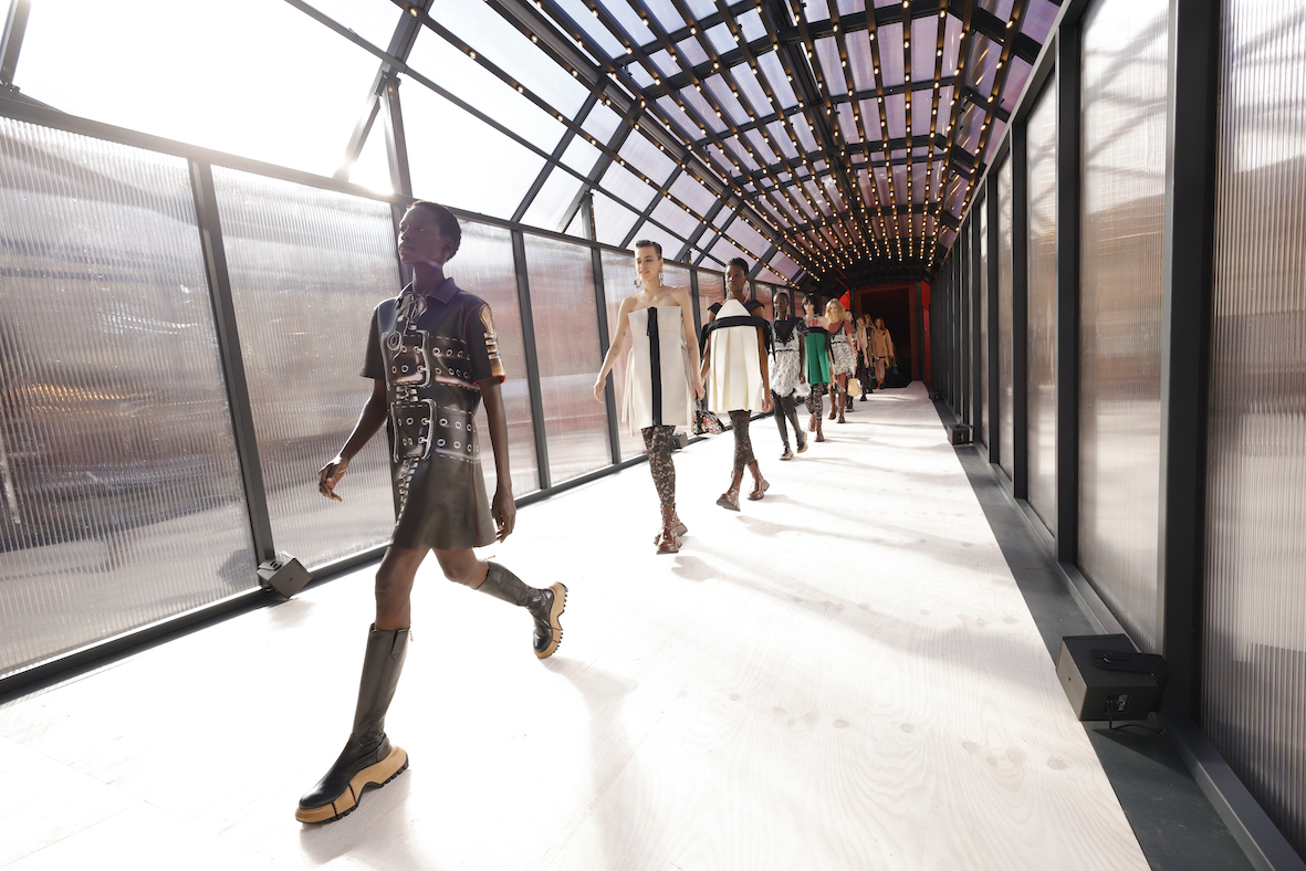Les silhouettes du défilé Louis Vuitton printemps-été 2023